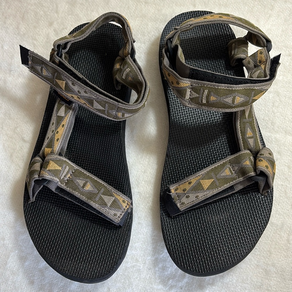 Teva Sandals Men’s Water Resistant Hiking Camping Strappy Shoes Sz 8
